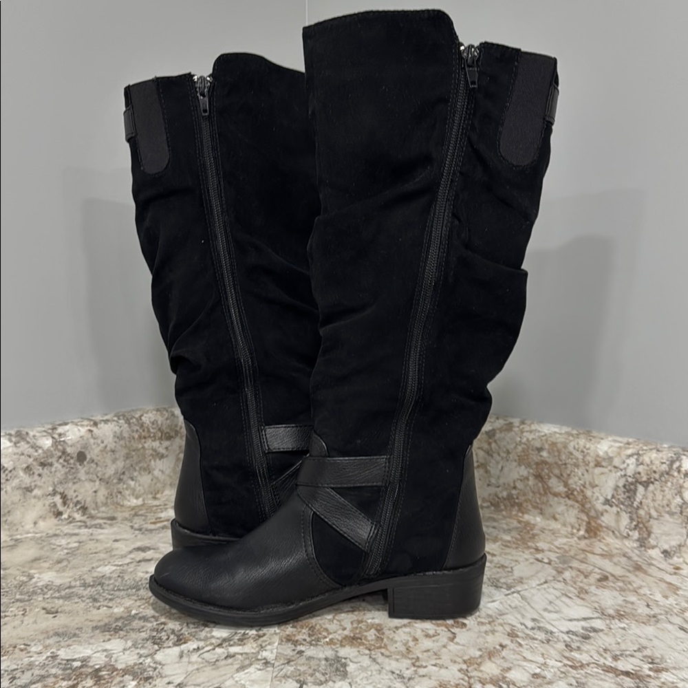 Black Women's Knee-High Boots - Picture 12 of 14